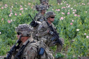 آمریکا چگونه با مواد مخدر افغانستان مبارزه می‌کند؟